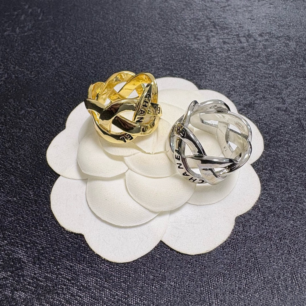 gold vintage Ring for women - alternate angle view 4
