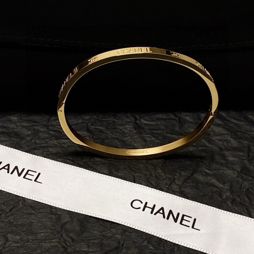 elegant Watch for men and women - alternate angle view 9