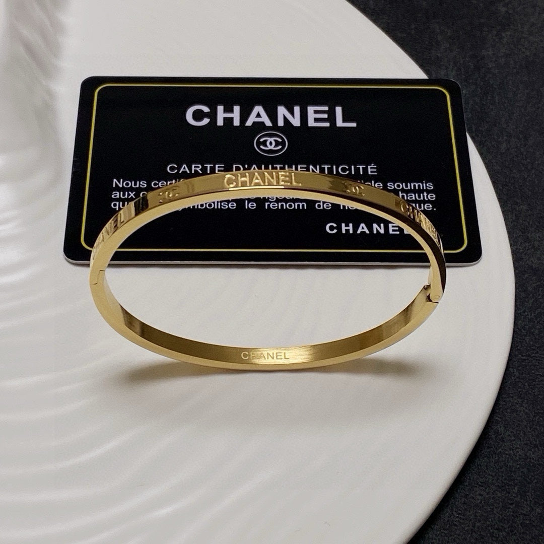 elegant Watch for men and women - alternate angle view 2