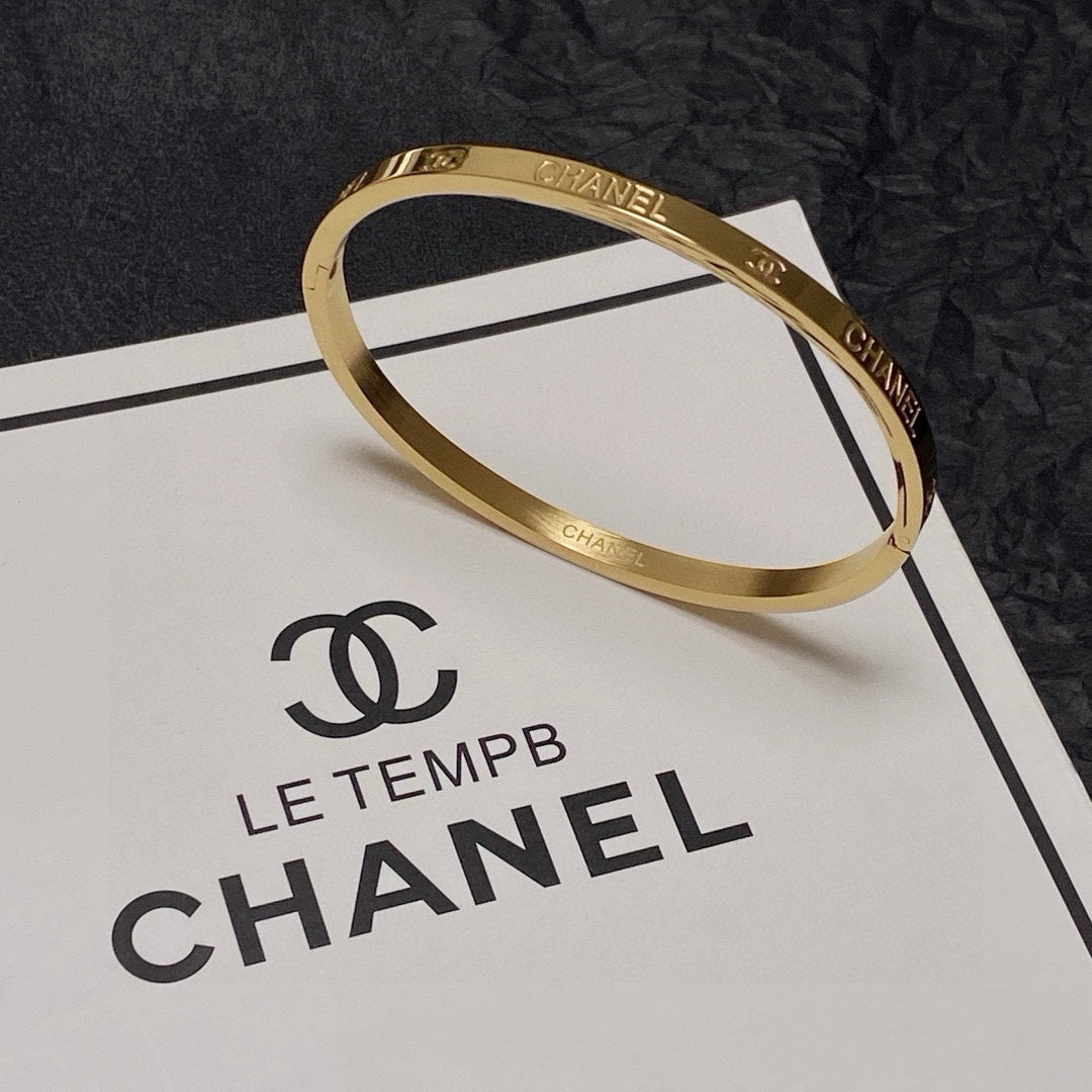 elegant Watch for men and women - alternate angle view 6