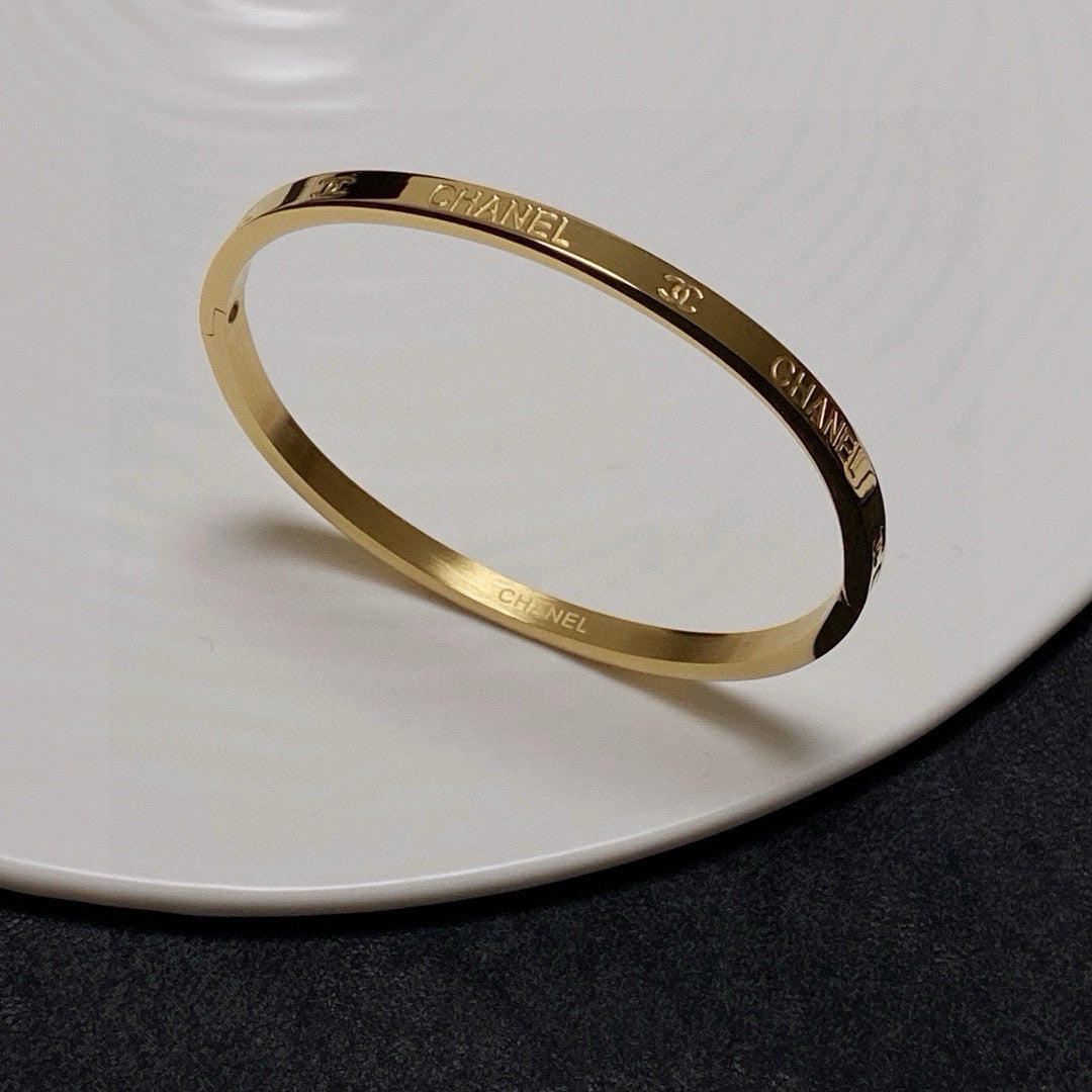 elegant Watch for men and women - product detail view