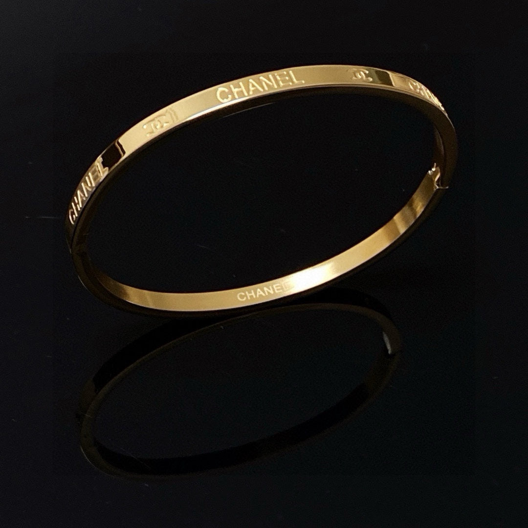 elegant Watch for men and women - alternate angle view 8