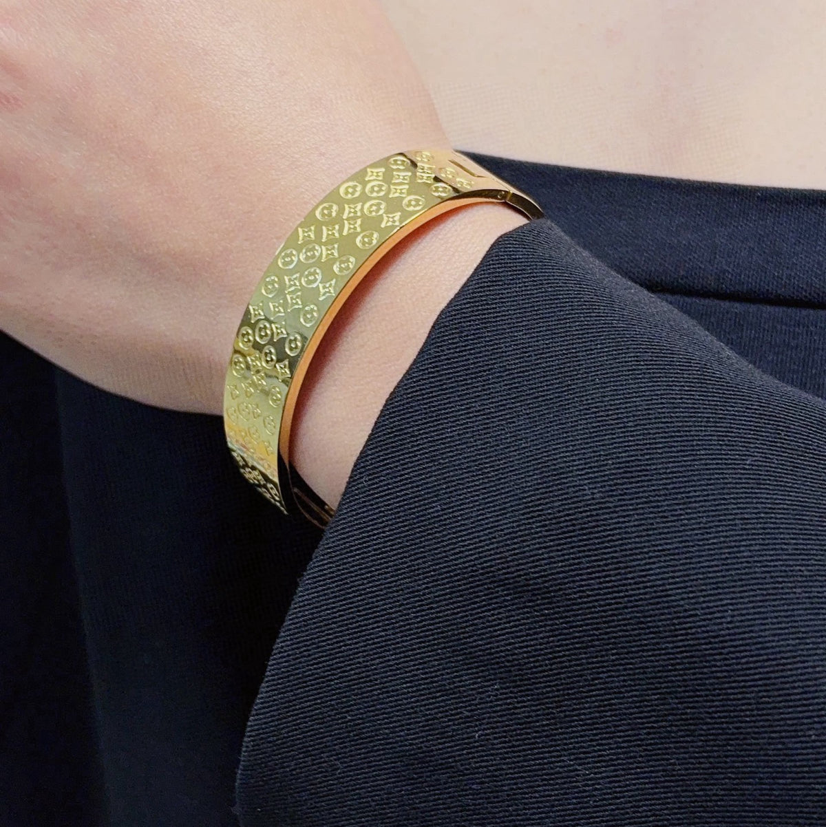 white clover Bangle for women - product detail view