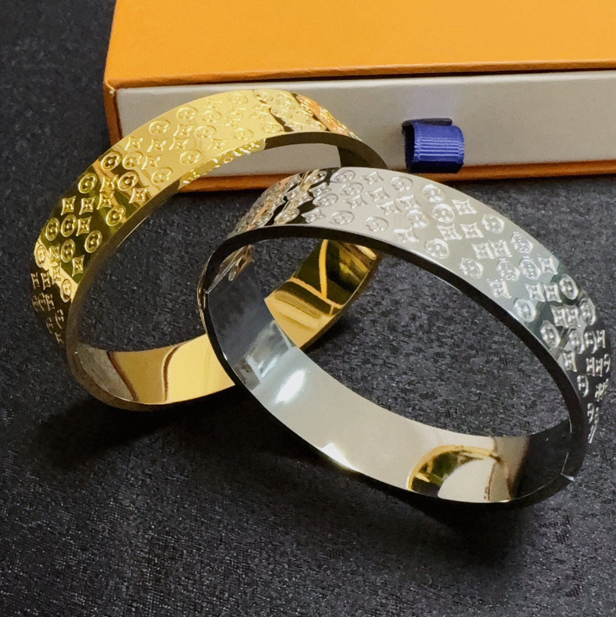 white clover Bangle for women - alternate angle view 3