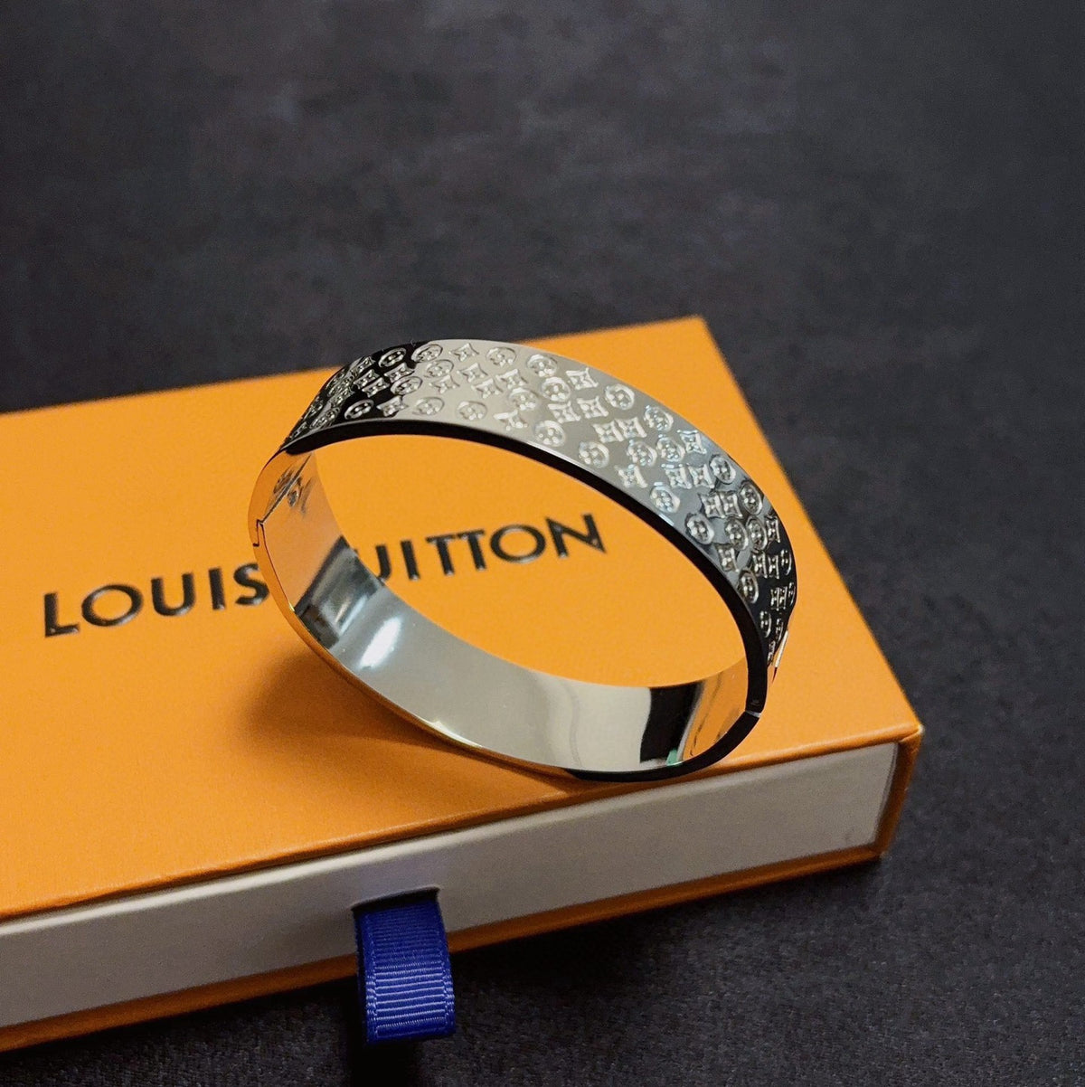 white clover Bangle for women - alternate angle view 4