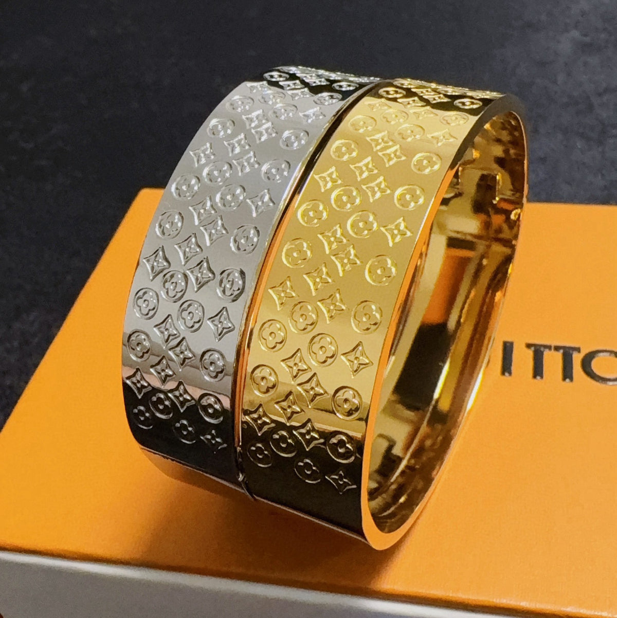 white clover Bangle for women - alternate angle view 5