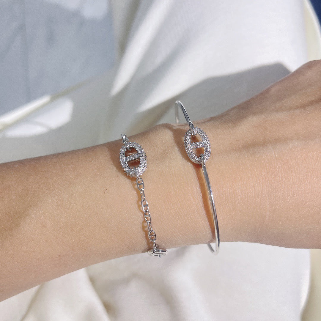 gold heart Bracelet for women - alternate angle view 4