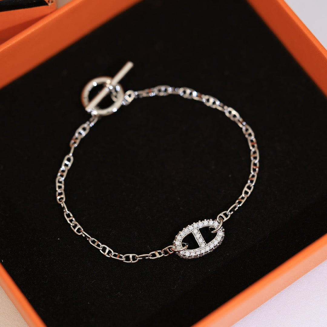gold heart Bracelet for women - product detail view