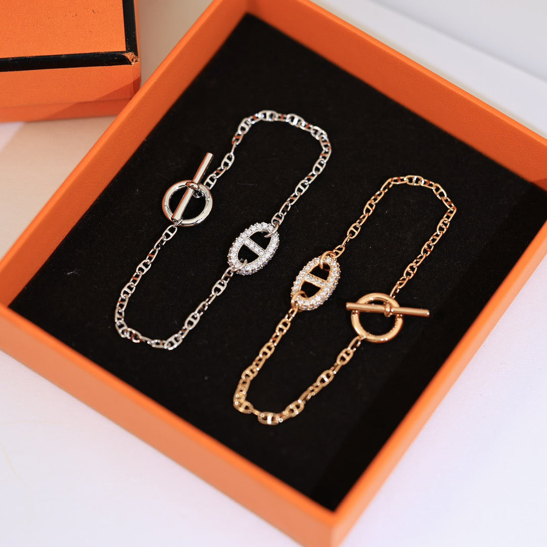 gold heart Bracelet for women - alternate angle view 5