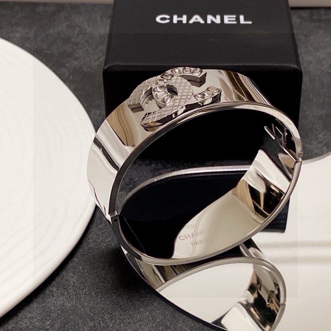 crystal crystal inlaid Bangle for women - product detail view