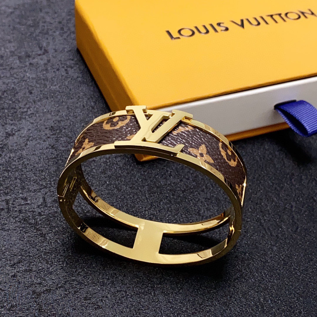white leather floral Bangle for women - alternate angle view 9