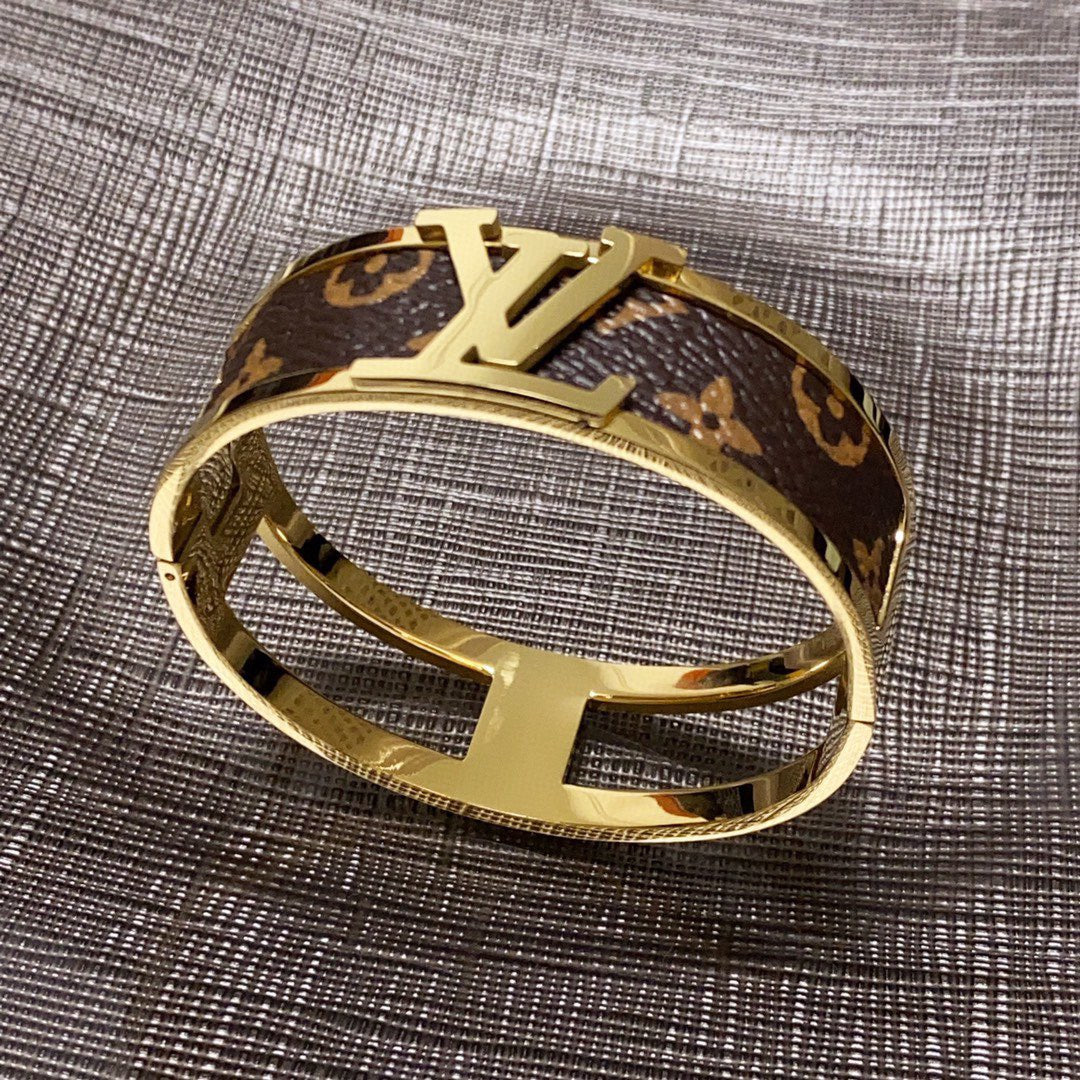 white leather floral Bangle for women - alternate angle view 7