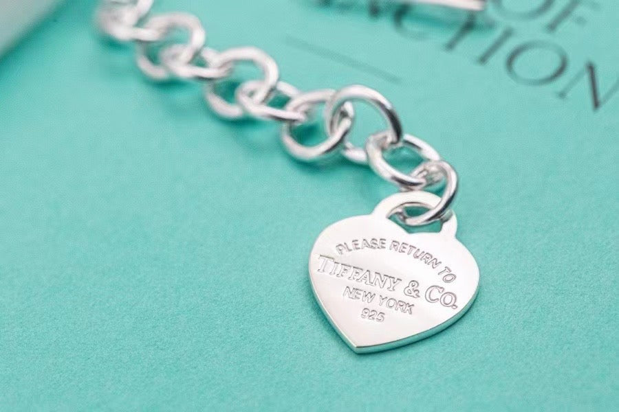 silver sterling silver heart Necklace for women - alternate angle view 4