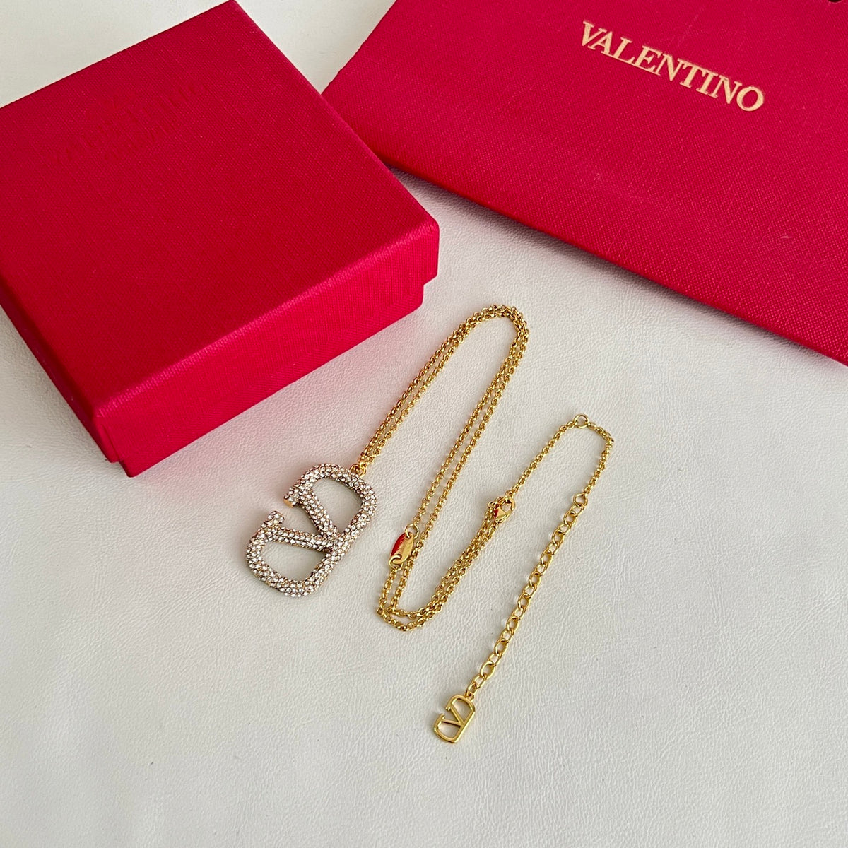 minimalist Necklace for women - alternate angle view 5