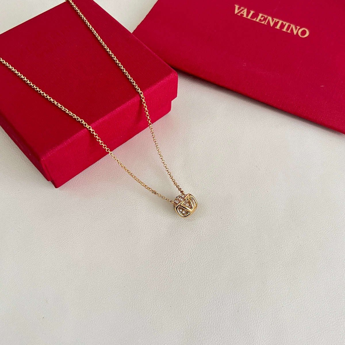 minimalist Necklace for women - product detail view
