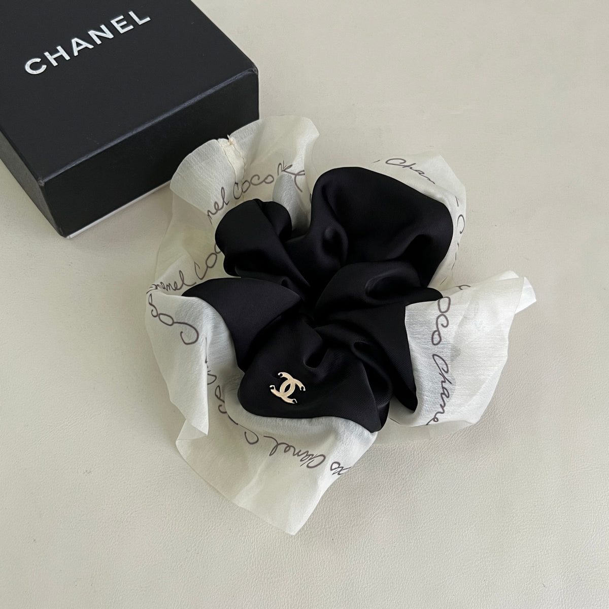 elegant Hair Tie for women - product detail view