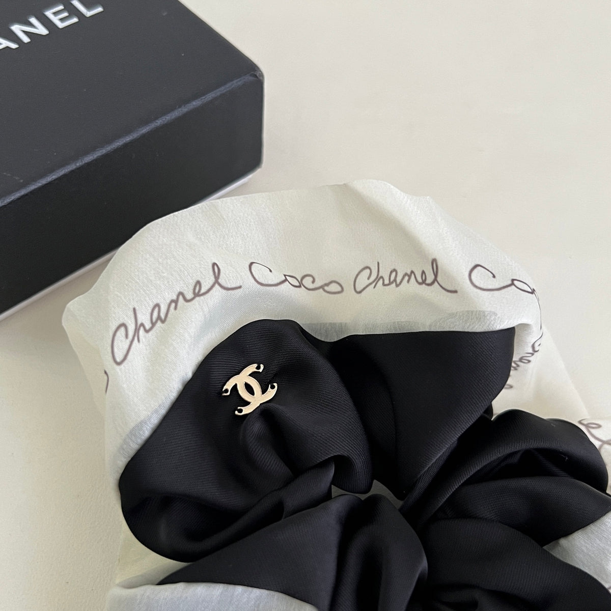 elegant Hair Tie for women - alternate angle view 5