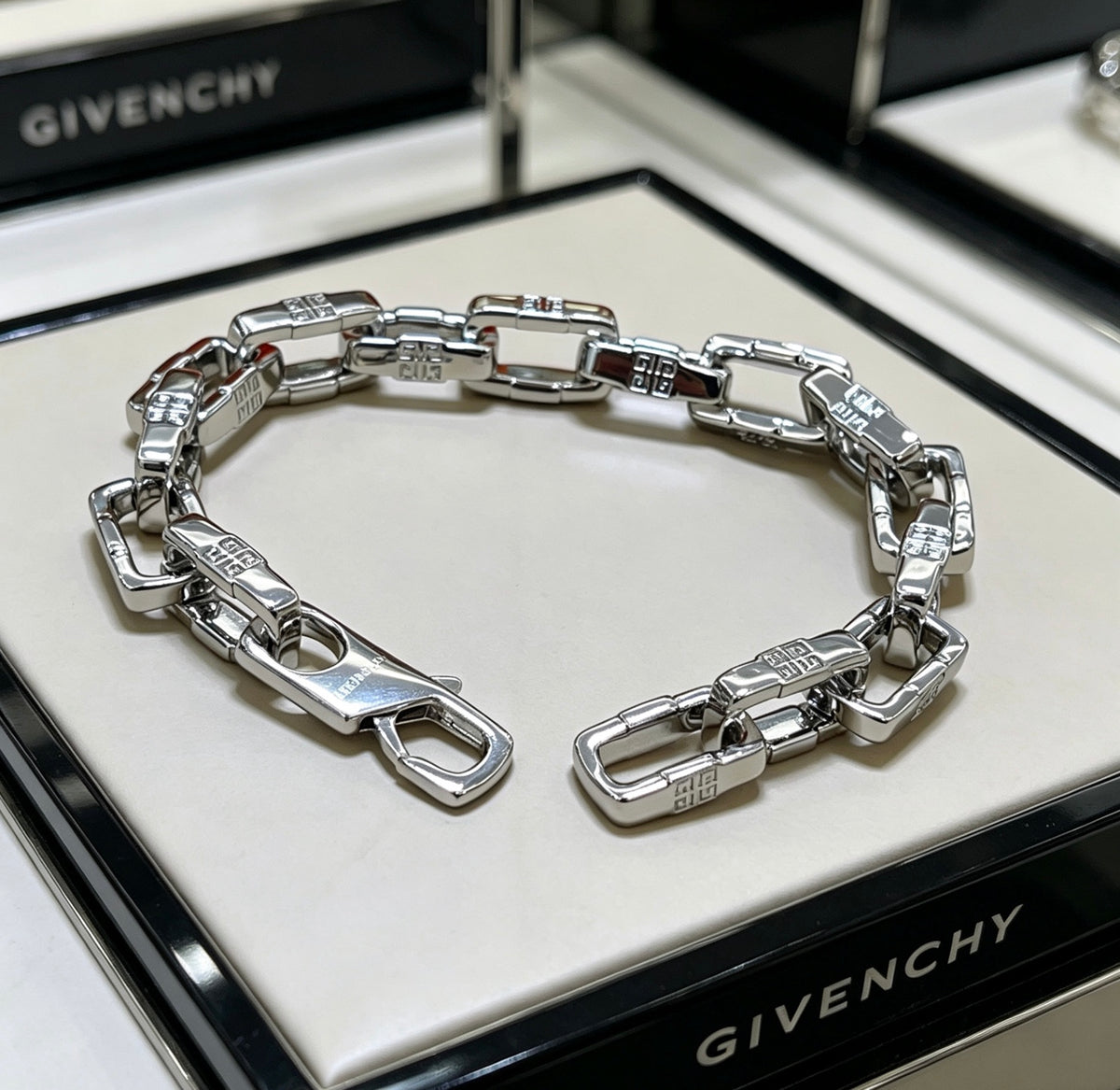 gold gold plated floral Bracelet for men - alternate angle view 8