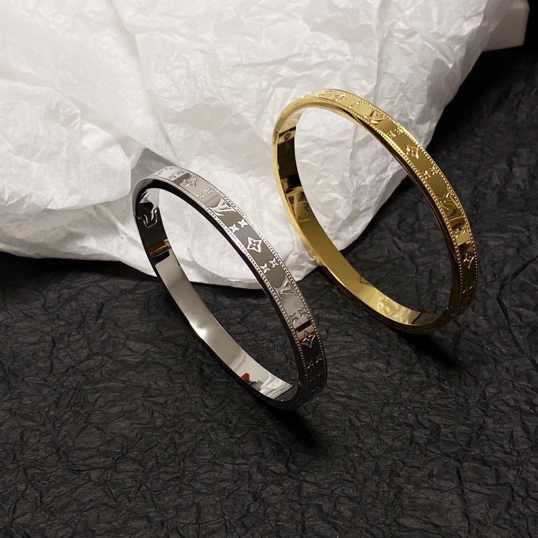 unisex Bangle for men - alternate angle view 4
