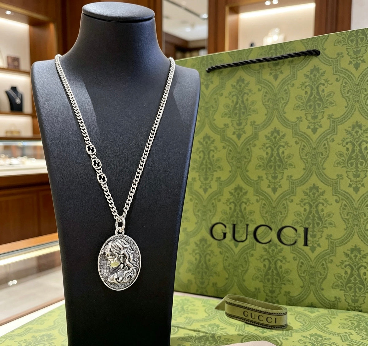 antique double g Necklace for women - product detail view