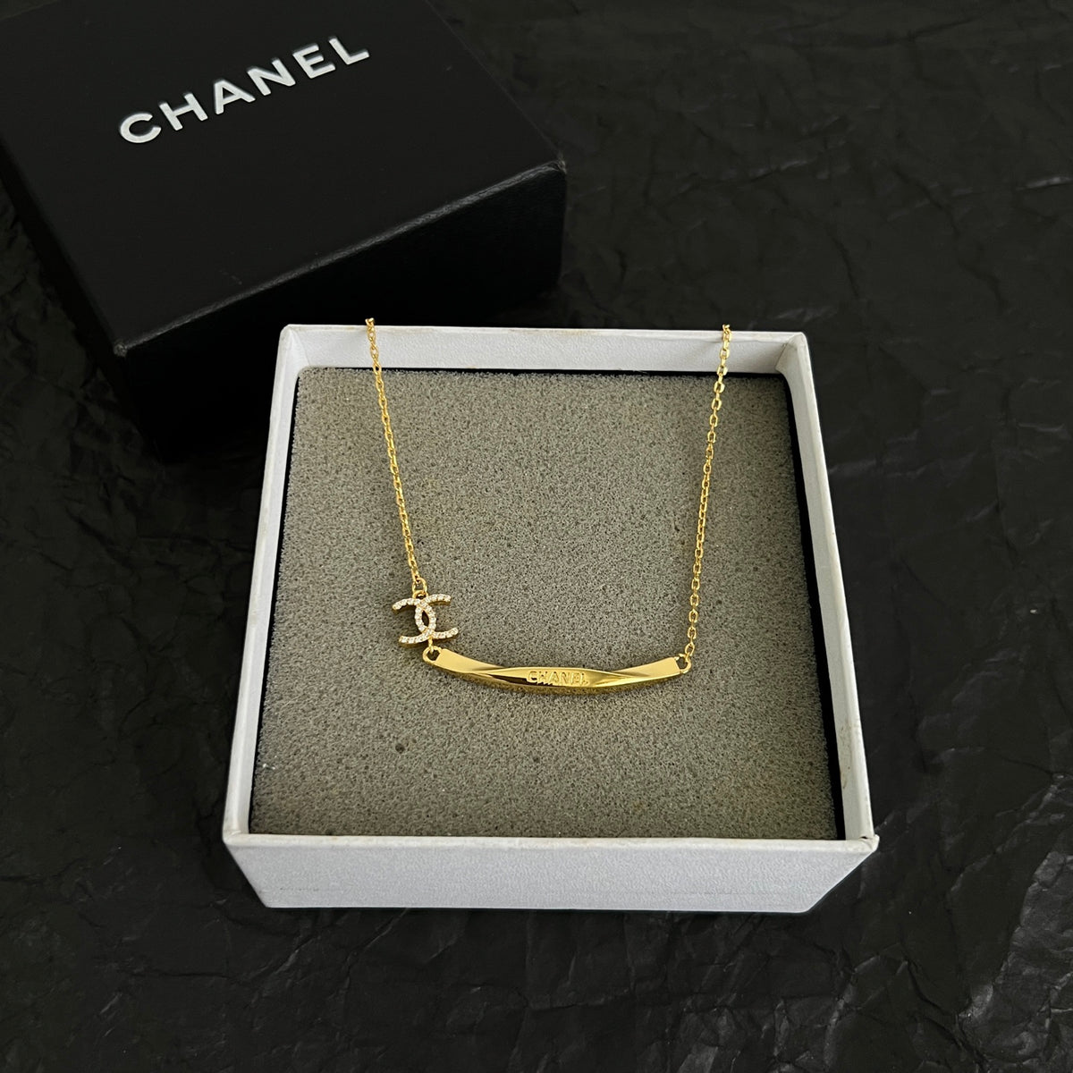elegant Necklace for women - alternate angle view 4