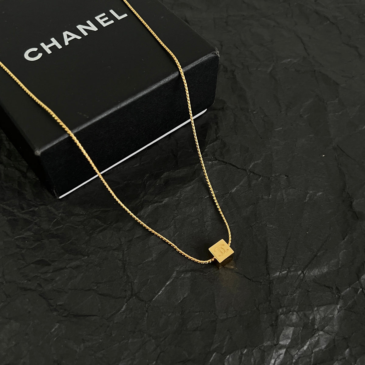 elegant Necklace for women - alternate angle view 4