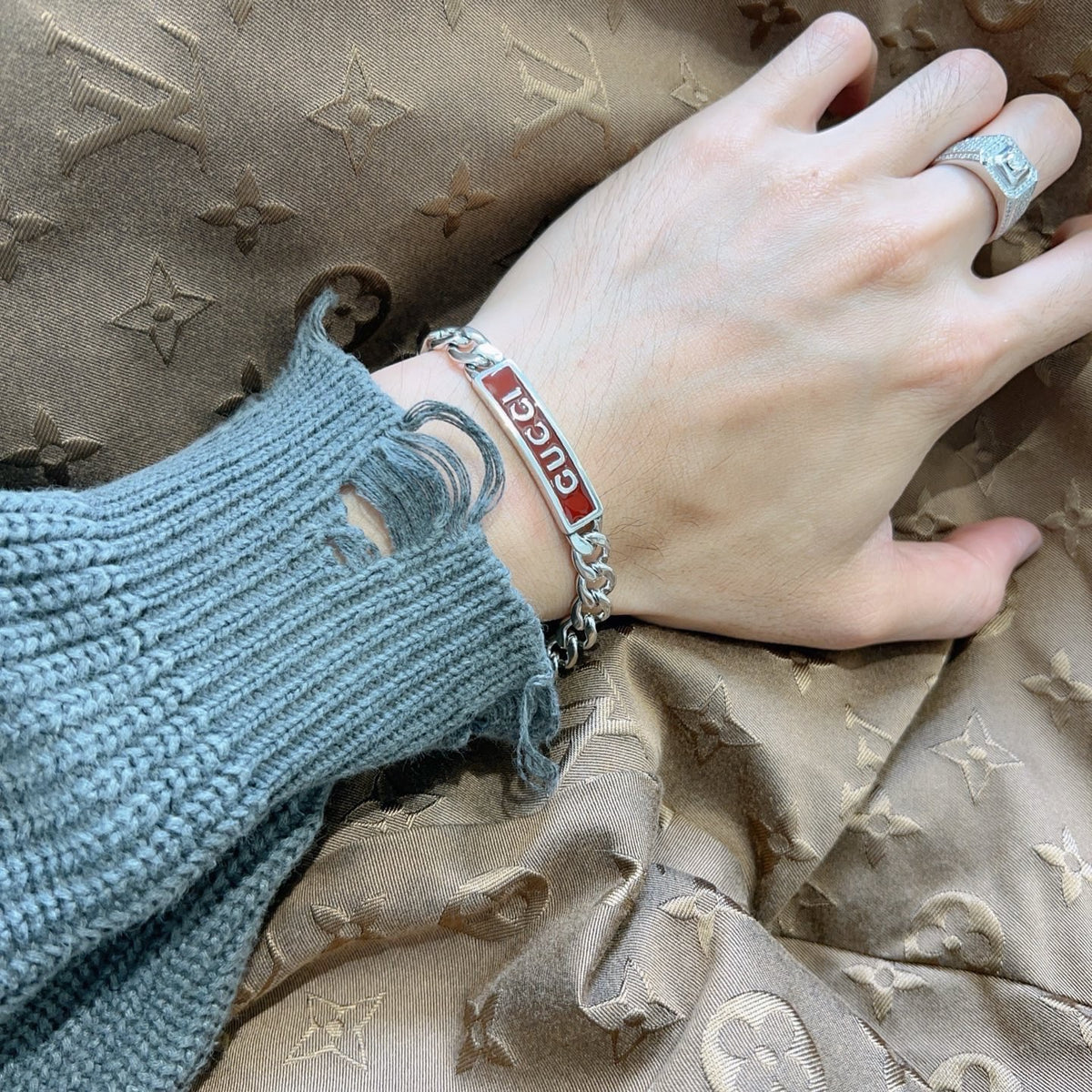 beige delicate Bracelet for men - alternate angle view 9