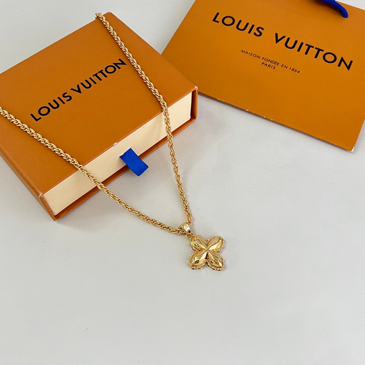 vintage Necklace for men - product detail view