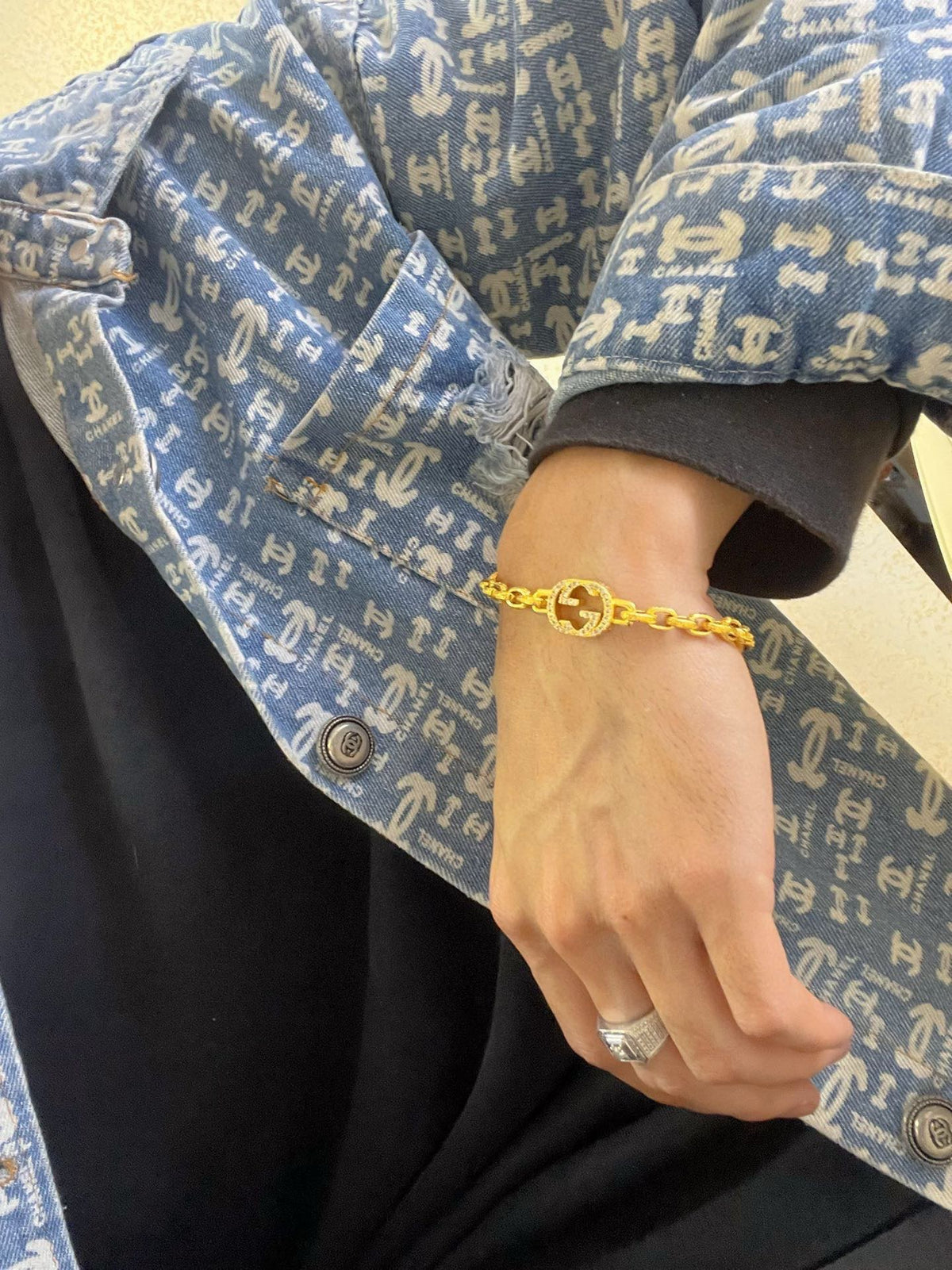 gold delicate Bracelet for men - alternate angle view 9