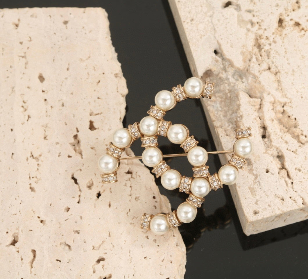 crystal double c Brooch for women - alternate angle view 3
