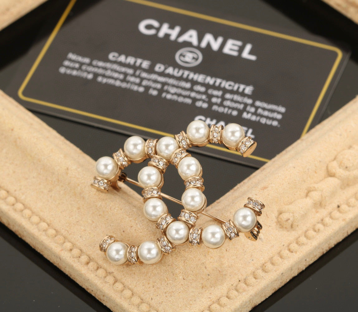 crystal double c Brooch for women - alternate angle view 7