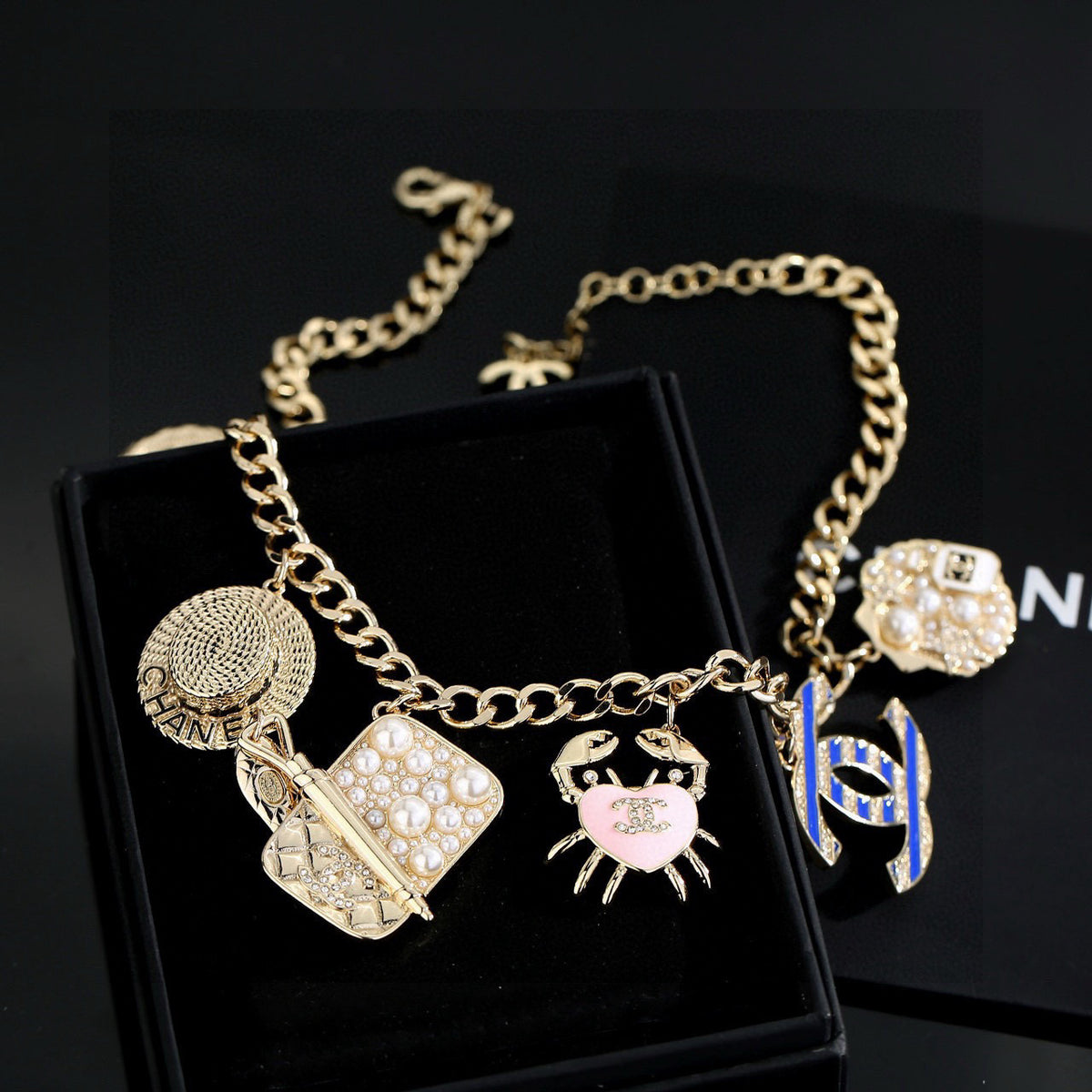 gold shell double c Pendant for women - alternate angle view 8