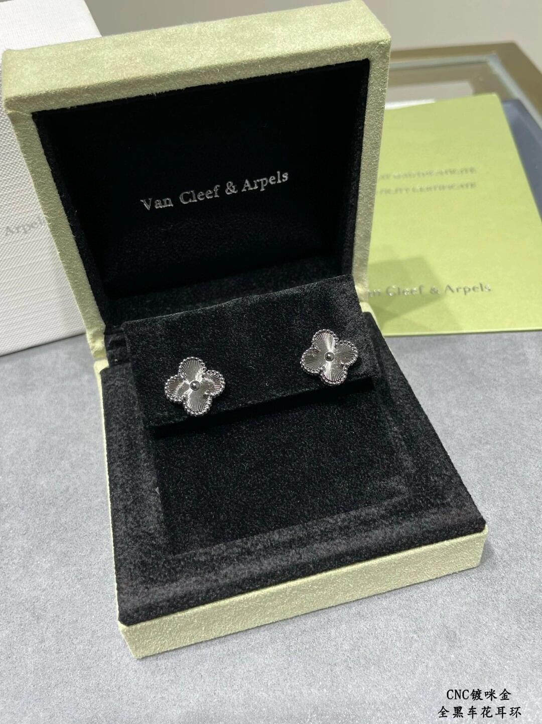 iridescent clover fashion accessory for women - alternate angle view 3