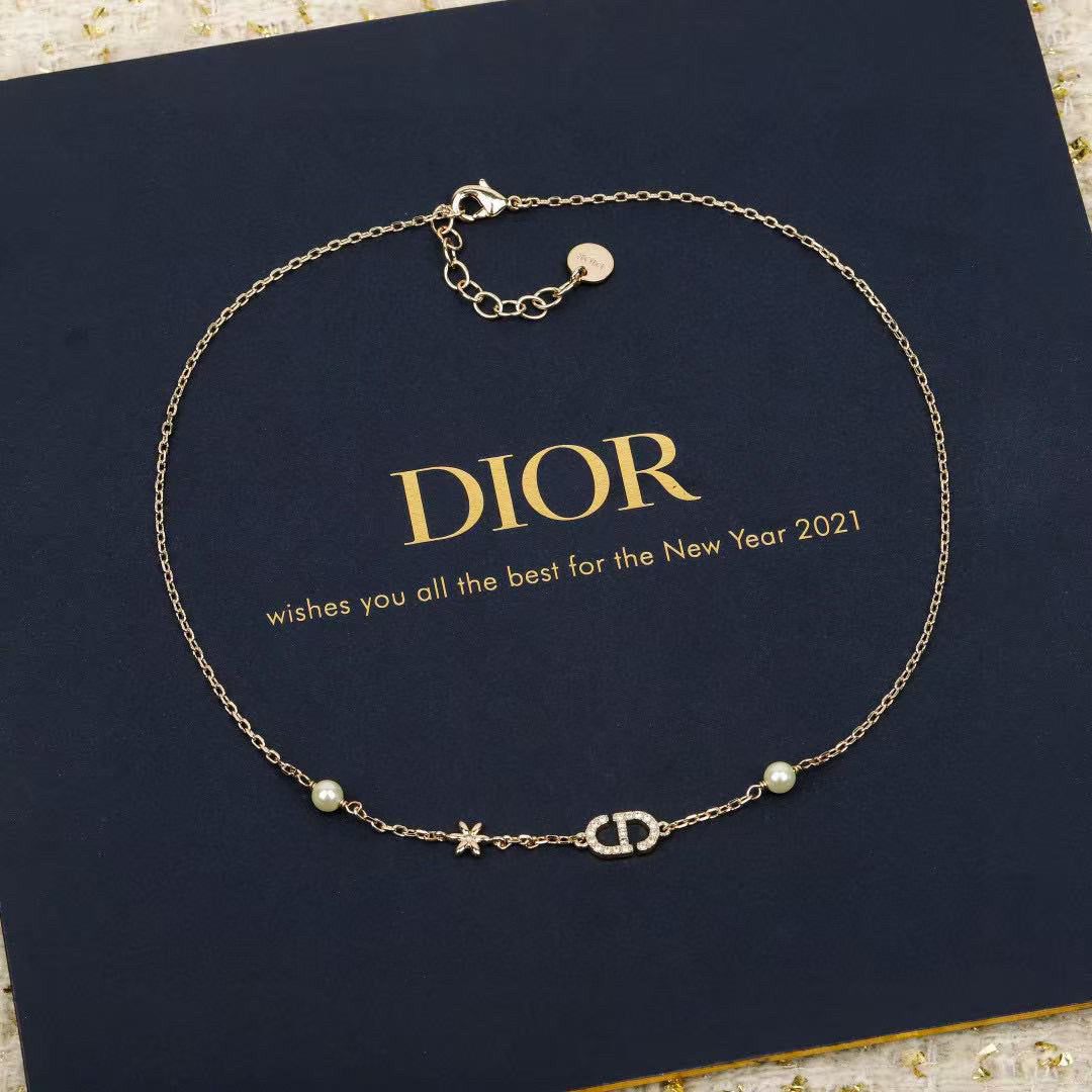 gold pearl Necklace for women - product detail view