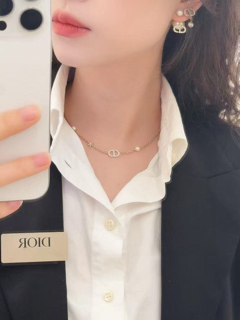 gold pearl Necklace for women - alternate angle view 5