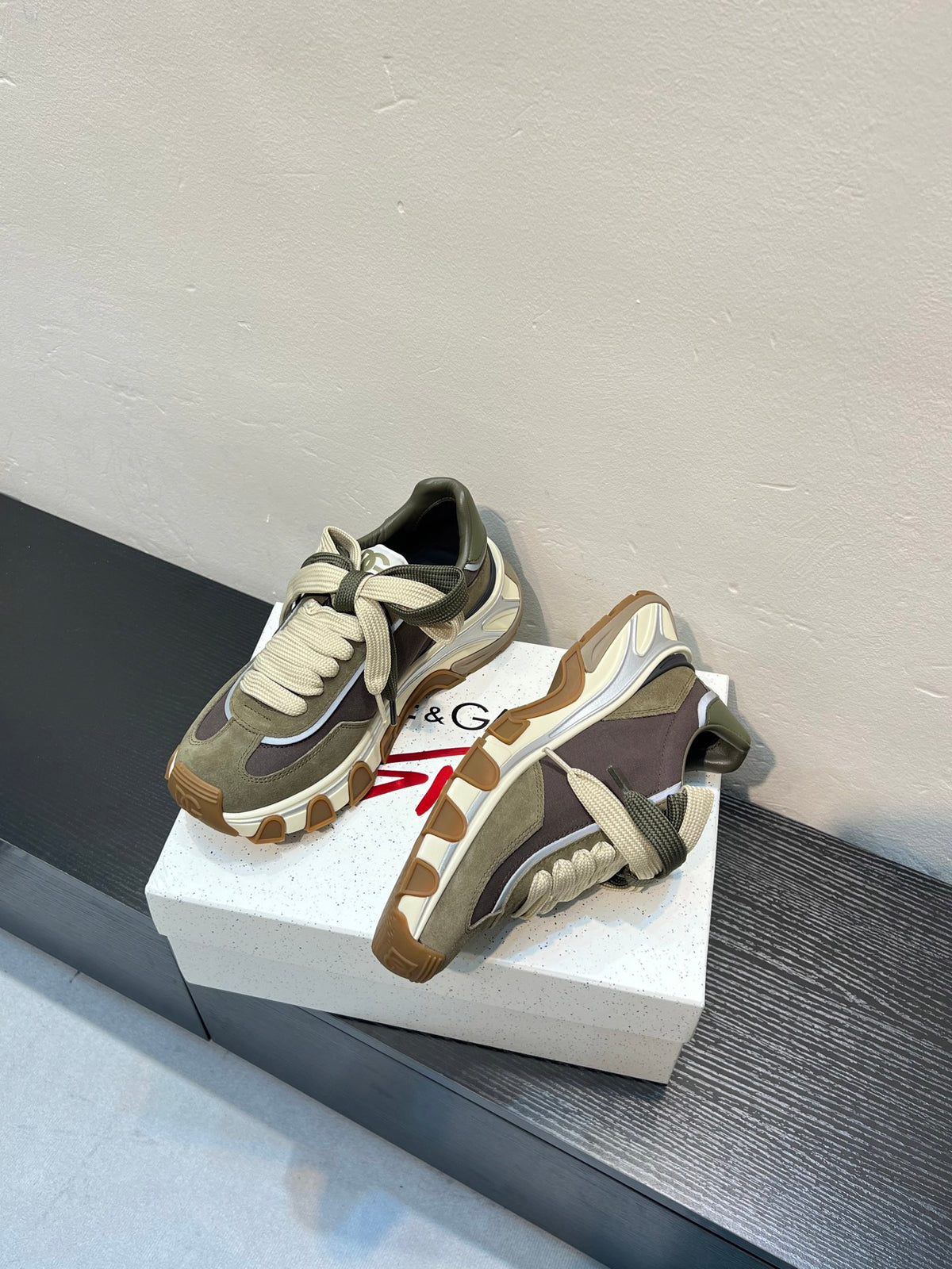 Dolce & Gabbana DG Couple's Athletic Casual Sneakers