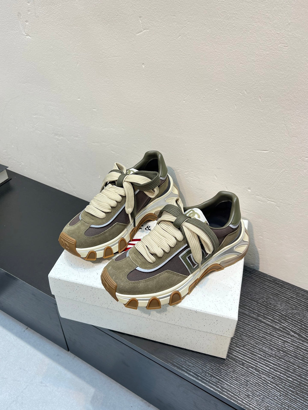 Dolce & Gabbana DG Couple's Athletic Casual Sneakers