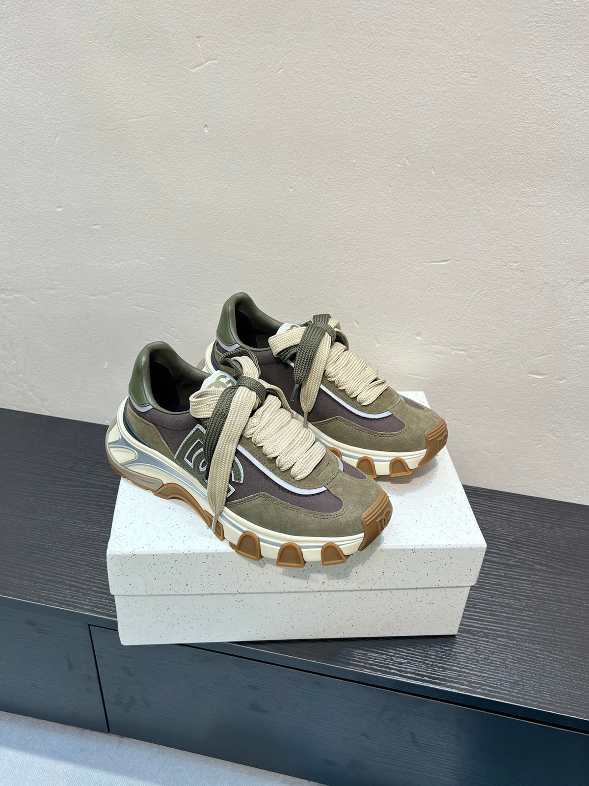 Dolce & Gabbana DG Couple's Athletic Casual Sneakers