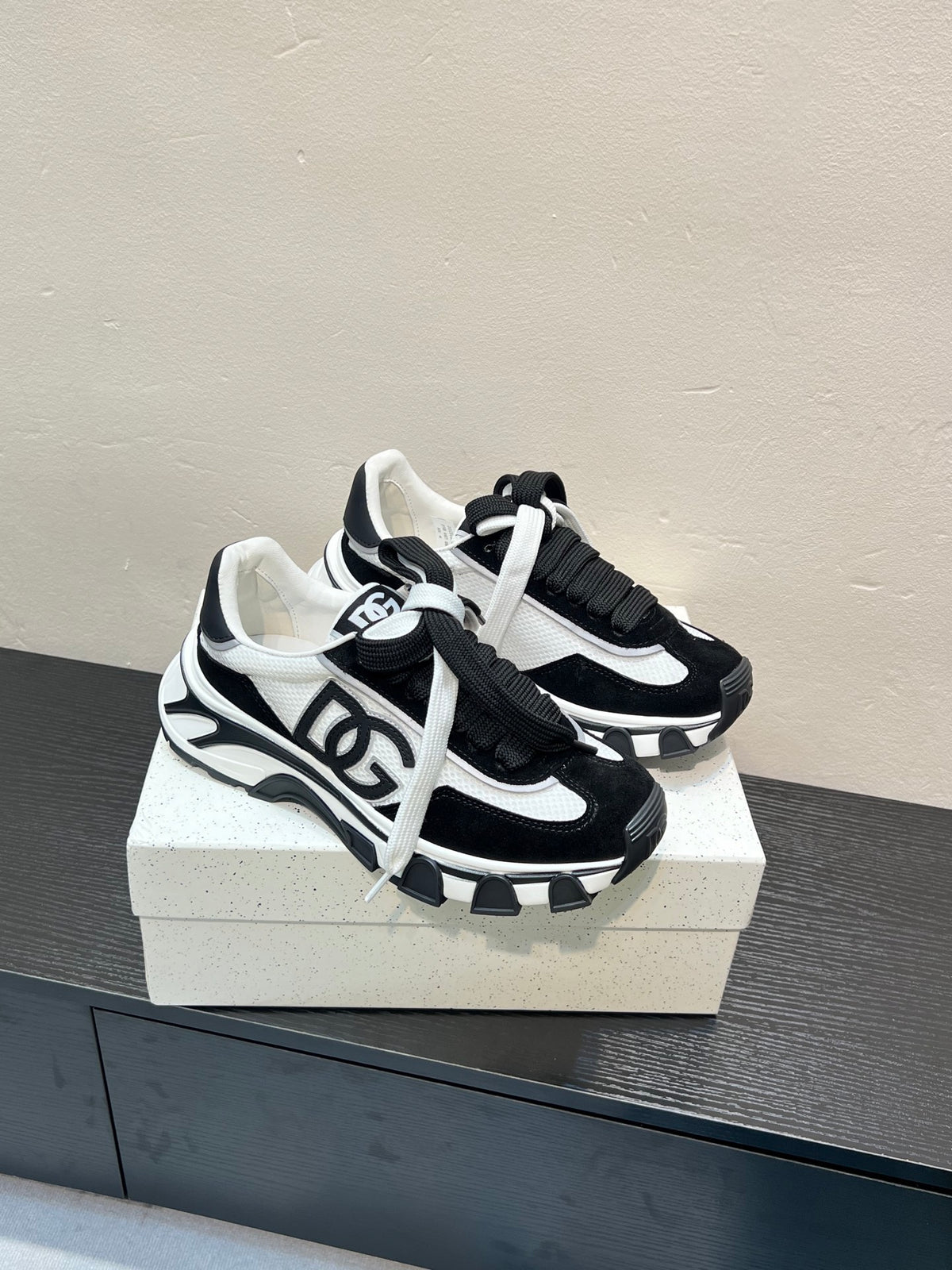 Dolce & Gabbana DG Couple's Athletic Casual Sneakers