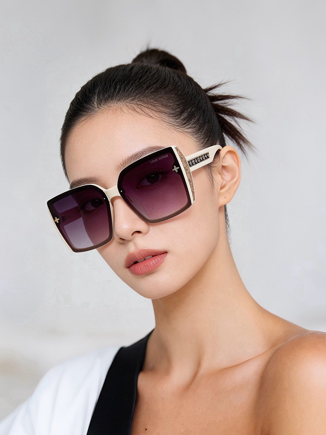 rose clover fashion accessory for women - alternate angle view 8