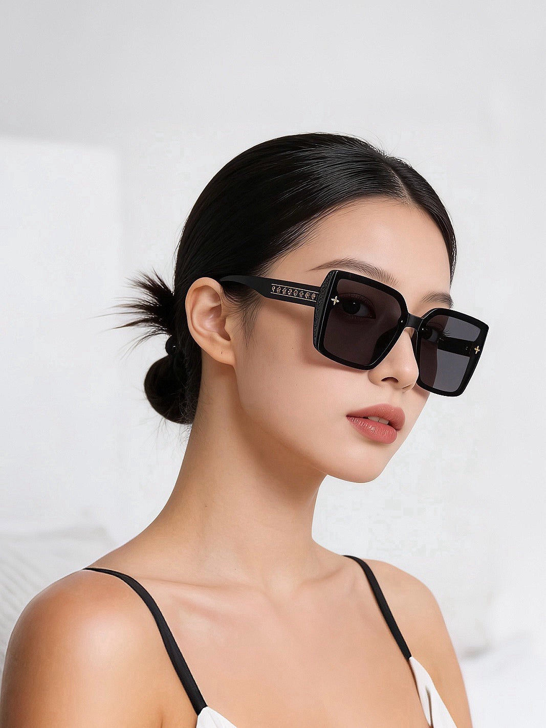 rose clover fashion accessory for women - alternate angle view 7