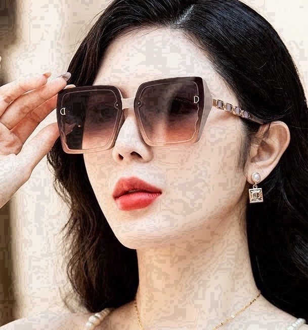 red sun Glasses for women - product detail view